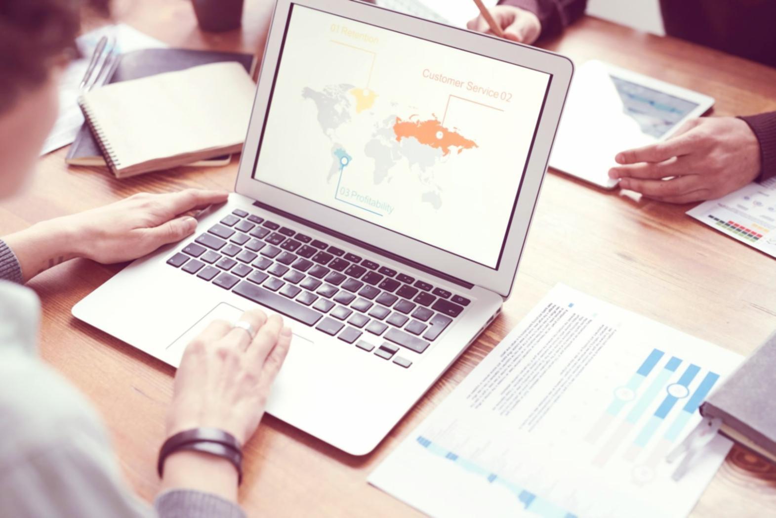 Digital marketing training session with interactive content